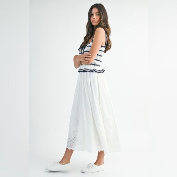 Elegant White Maxi Crochet Dress - Picture 7 of 11